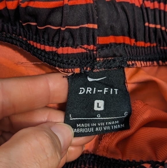 Nike Dri-Fit striped athletic shorts with an elastic waist size Large - Picture 7 of 8